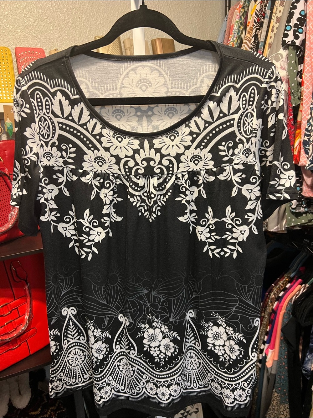 Black & White Floral Print Short Sleeve Top - Picture 1 of 4